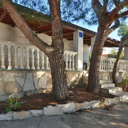 In Karbuni With Sea View, Balcony, Air Conditioning, Wifi 5095-2 בית נופש