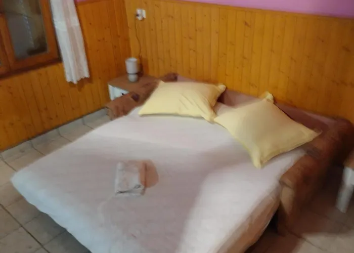 Hébergement de vacances In Karbuni With Sea View, Balcony, Air Conditioning, Wifi 5095-2 *